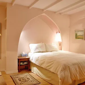 Bed & Breakfast Mediterranean, Edmonton